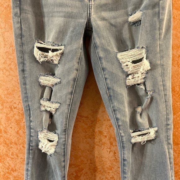 AMERICAN EAGLE Ripped Super High Rise Jegging size 6 - Picture 3 of 11